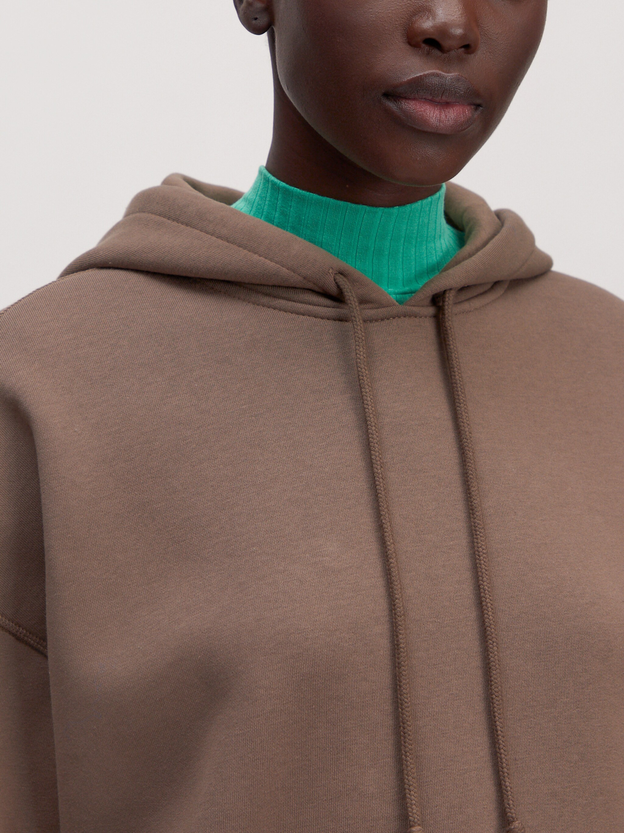 EDITED Produkter Sweatshirt 'Romi' brun