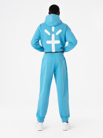 Carnales - Loosefit Pantalón 'Pantalón de chándal con logo bordado' en azul