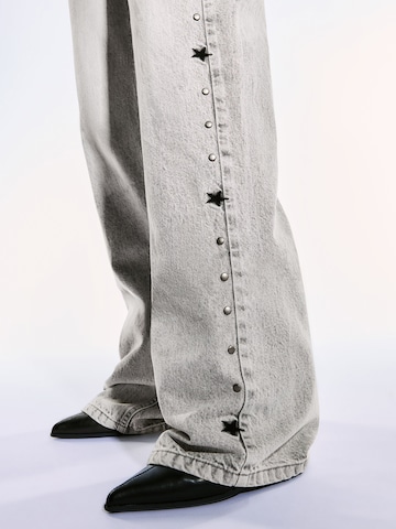 Bershka Vrečasti Kavbojke | siva barva