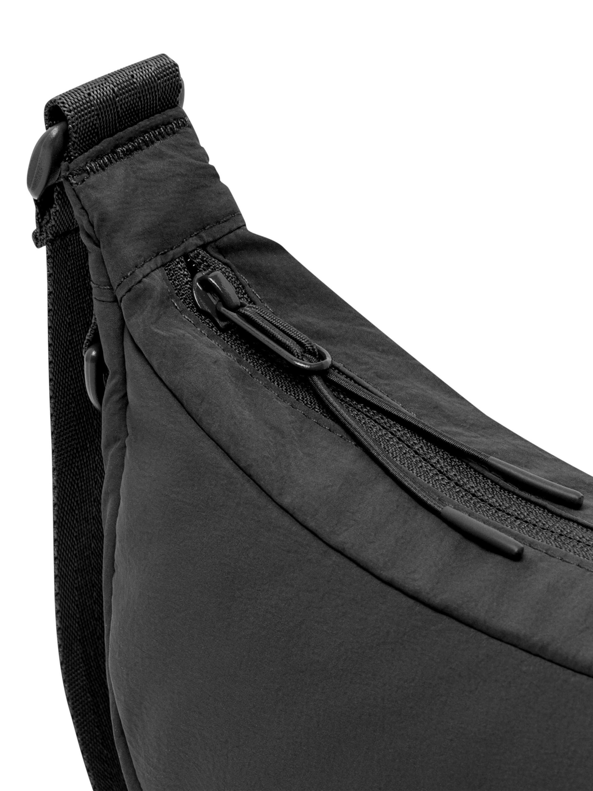 Johnny Urban Half Moon Bag 'Kaia Small' in Schwarz