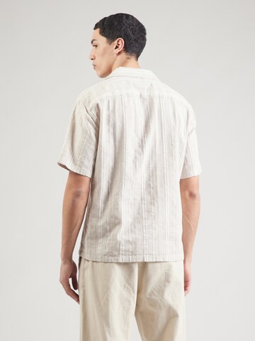 Coupe regular Chemise 'DOBBY LAYER' Abercrombie & Fitch en beige