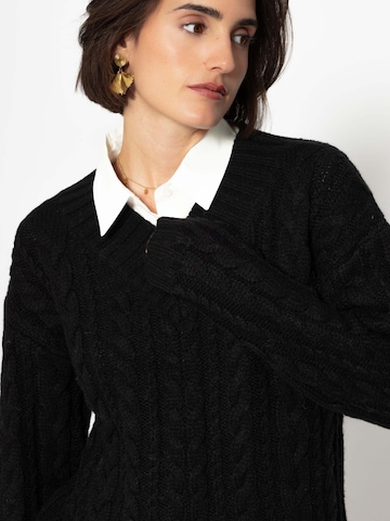 SASSYCLASSY Sweater in Black