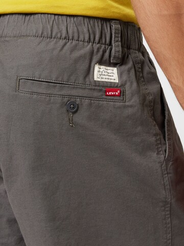 LEVI'S ® Slimfit Chino kalhoty 'XX Chino EZ Short' – šedá