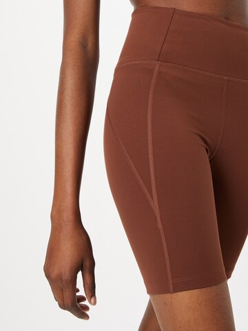 Girlfriend Collective Skinny Sporthose in Braun