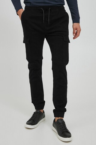 11 Project - Tapered Pantalón cargo 'Garik' en negro: frente