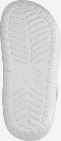 Calzatura aperta di Crocs in grigio