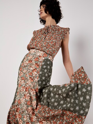 Apricot Floral Patchwork Print Midi Skirt ' ' in Grün