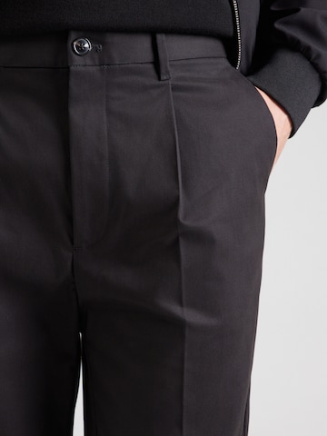 Calvin Klein Конический (Tapered) Плиссированные брюки в Черный