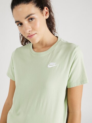 Nike Sportswear T-Shirt 'Club Essential' in Grün