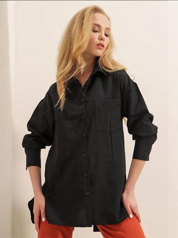 Bigdart Blouse in Black: front