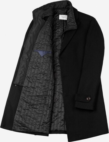 CARL GROSS Between-Seasons Coat in Black