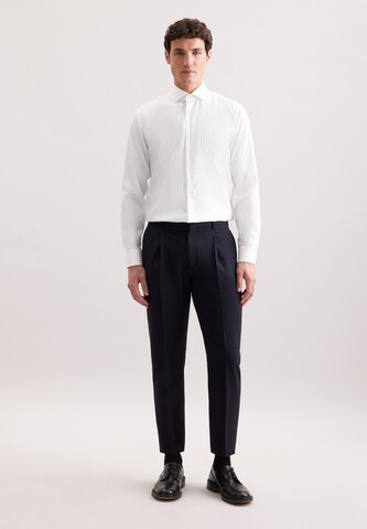 Coupe regular Chemise business 'Schwarze Rose' SEIDENSTICKER en blanc