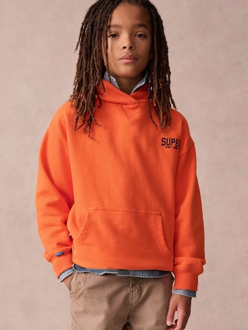Superdry Суичър 'Essentials' в оранжево: отпред