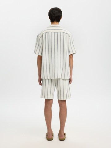 Fit confort Chemise 'SLHCAL' SELECTED en blanc