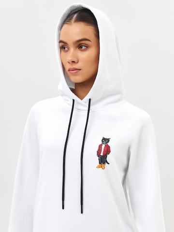 CAT by Maniita Lacitta Sweater in White