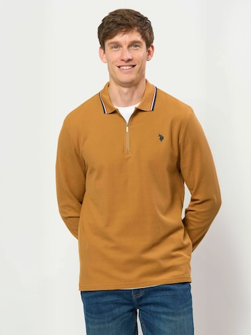 U.S. POLO ASSN. Regularny krój Koszula ' UMDenver ' w kolorze brązowy: przód