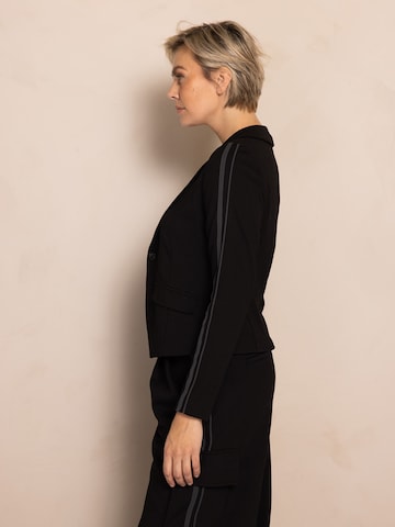 Zhrill Blazer 'ZHBETSY' in Black