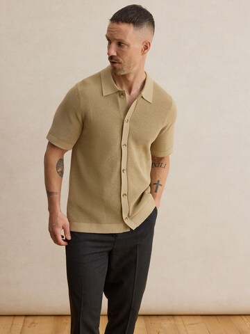 DAN FOX APPAREL Μπλουζάκι 'Julien' σε μπεζ: μπροστά