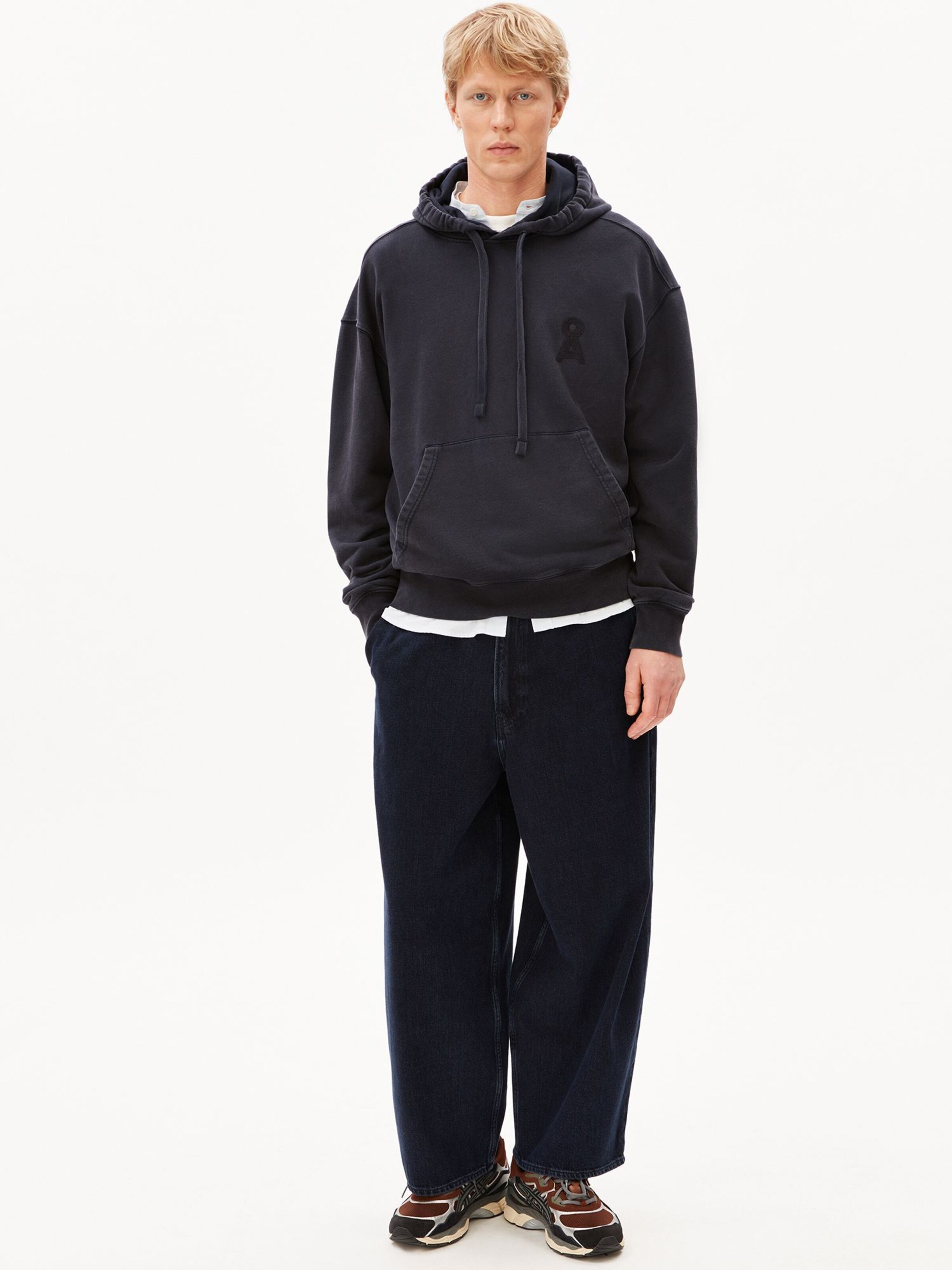 Sweat-shirt ARMEDANGELS en noir : devant