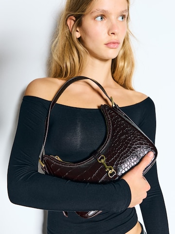 Borsa a spalla di Bershka in marrone: lato