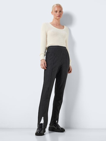 Regular Pantalon 'SHINE' Noisy may en gris