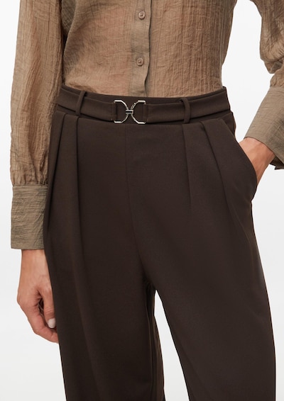 s.Oliver Pantalon à pince en 32 en brun foncé, Vue avec produit