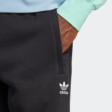 juoda ADIDAS ORIGINALS Siaurėjantis Kelnės 'Trefoil Essentials'