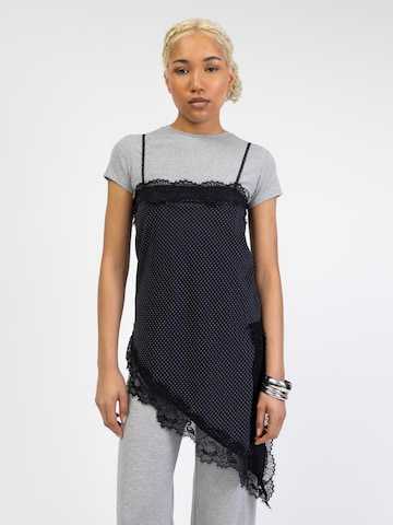 BROKE + SCHÖN Top 'Gepunktetes Camisole mit Spitze' in Black: front