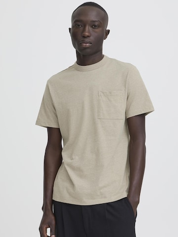 Casual Friday - Camiseta ' CFJASPER mélange tee with chest pocket ' en beige