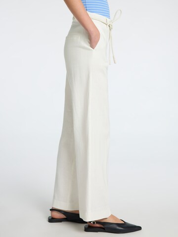 Regular Pantalon à plis 'TANIA-RITA' SELECTED FEMME en blanc