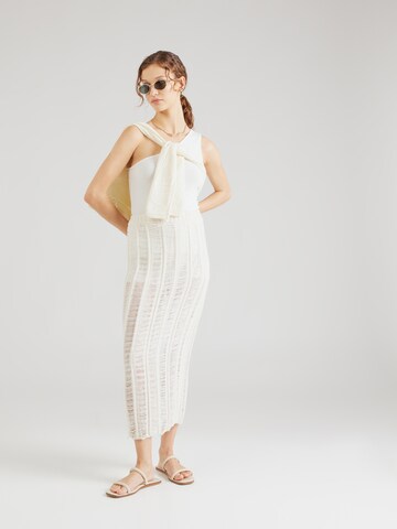 PIECES Top 'RUKA' in White