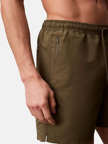 Calvin Klein Szorty kąpielowe 'CALVIN KLEIN MEDIUM DRAWSTRING Costumi da bagno' w kolorze zielony