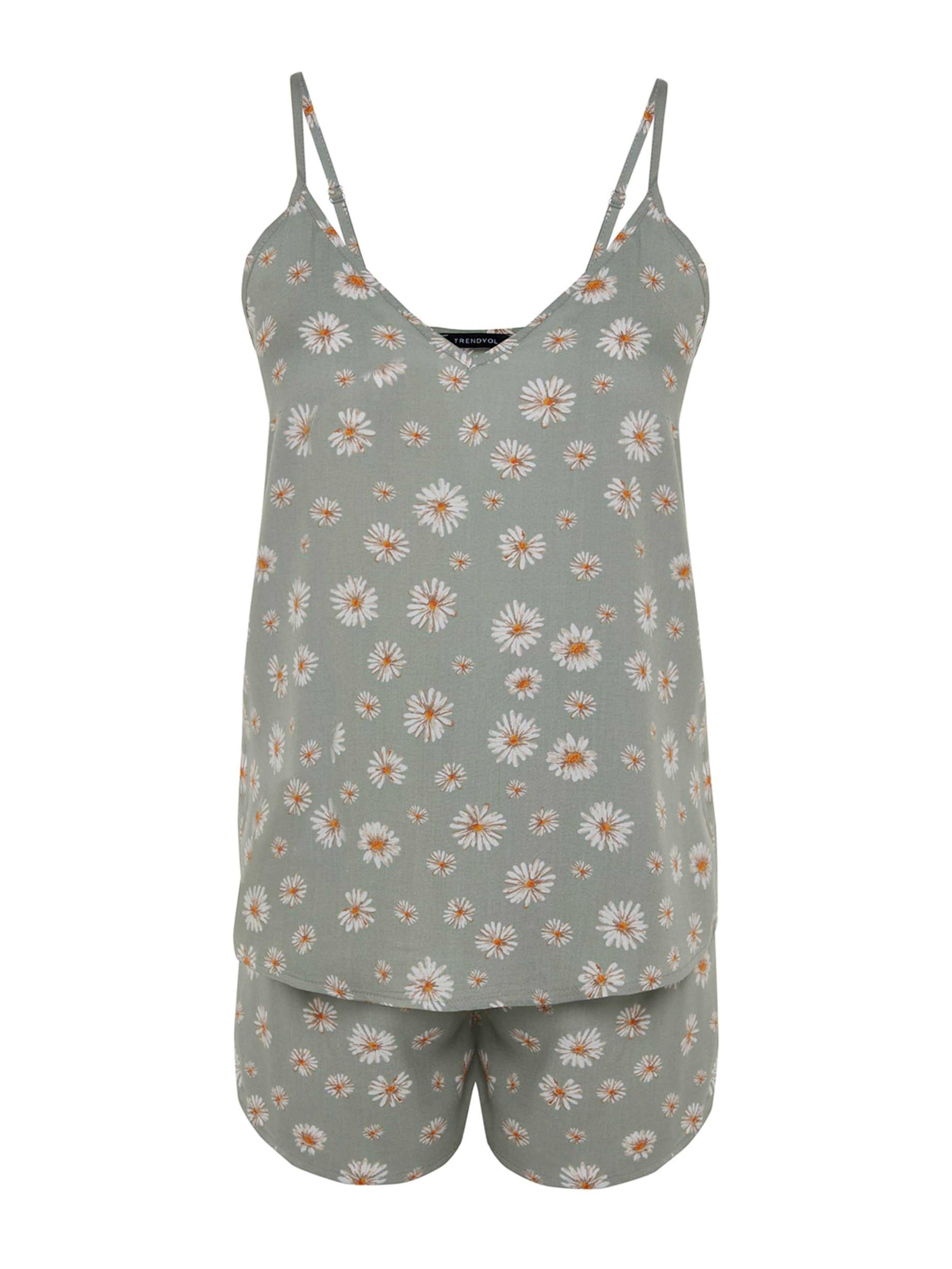 Trendyol Shorty in Green: front