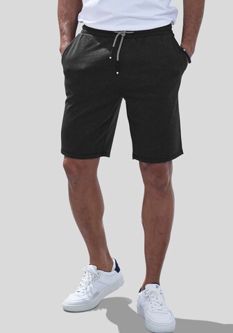JOHN DEVIN Regular Shorts in Schwarz: Vorderseite