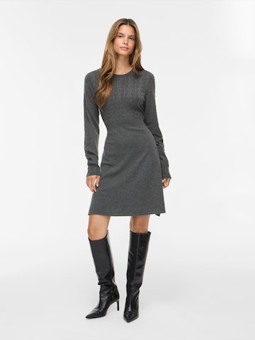Robes en maille 'VIKerry' VILA en gris : devant