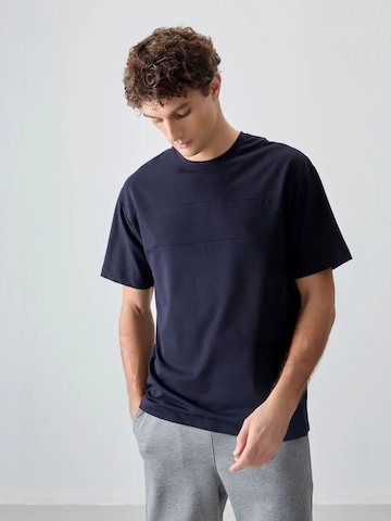Tommy Life T-Shirts in Blau: Vorderseite