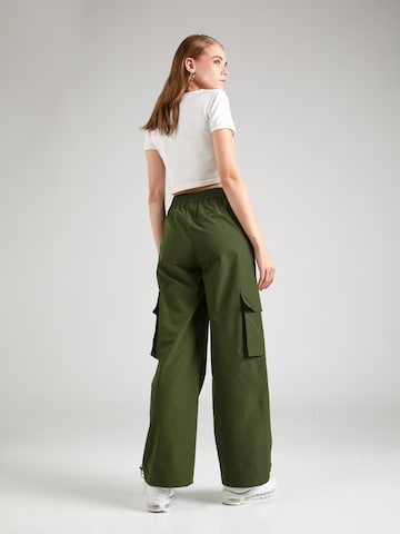 Wide leg Pantaloni cu buzunare 'Fia' de la The Jogg Concept pe verde