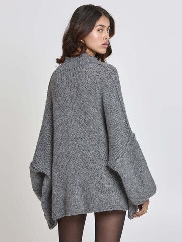 Lilavie Strickjacke ' Lolaa Oversize One Size ' in Grau