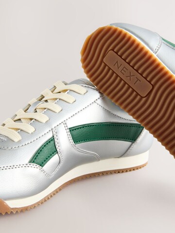 Next Låg sneaker i silver