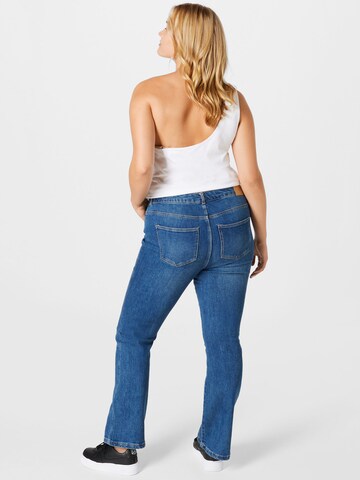 Vero Moda Curve - Bootcut Calças de ganga 'SAGA' em azul