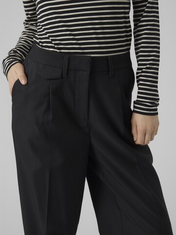 VERO MODA Regular Pleat-Front Pants 'KIARA' in Black