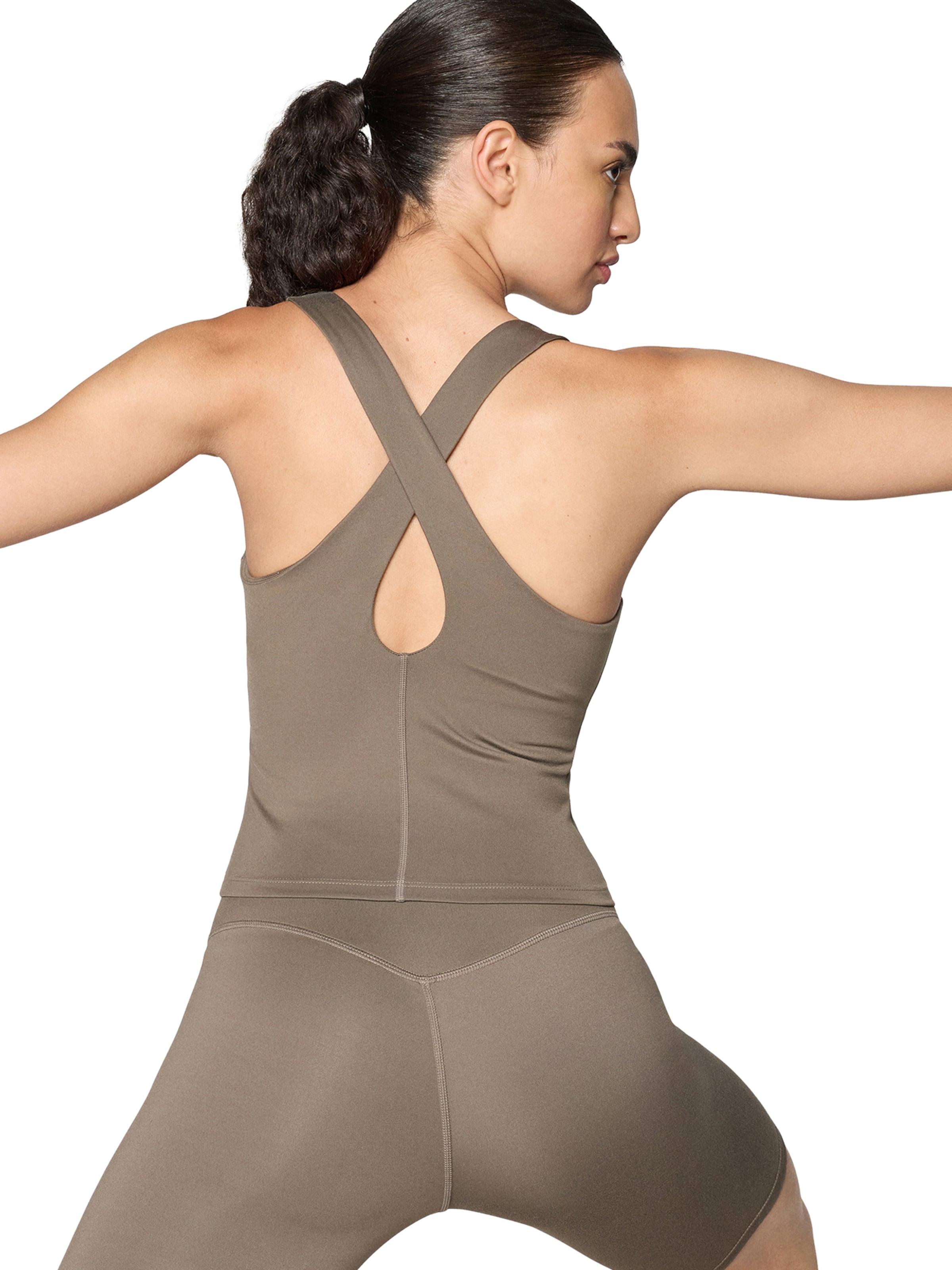 Girlfriend Collective Sports Top 'ZOE' in Brown