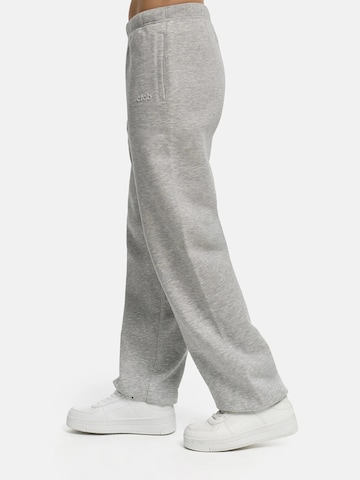 cfab (formerly creamy fabrics) - Pierna ancha Pantalón 'Everyday Relaxed Fit Straight Pants' en gris