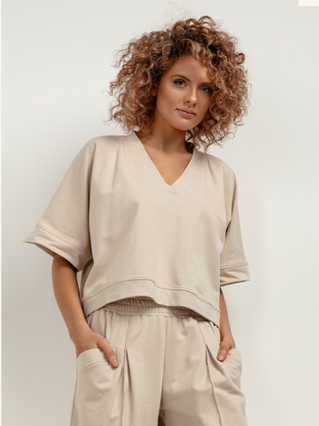 TESSITA Oversized Shirt in Beige: front