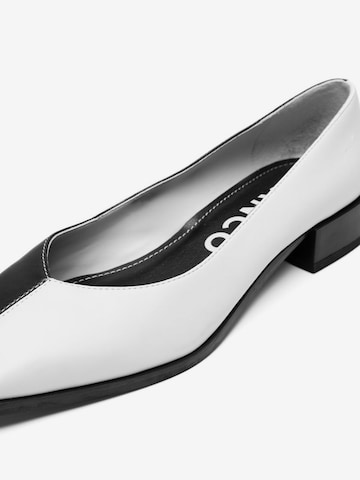 Bianco Ballet Flats in White