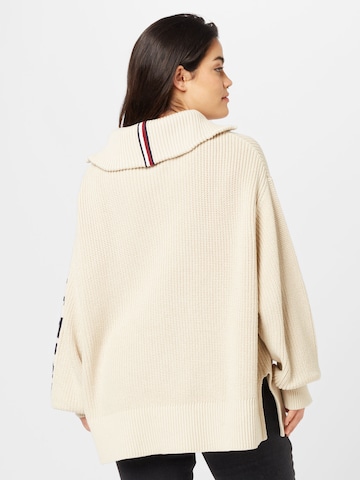 Tommy Hilfiger Curve Sweater in Beige