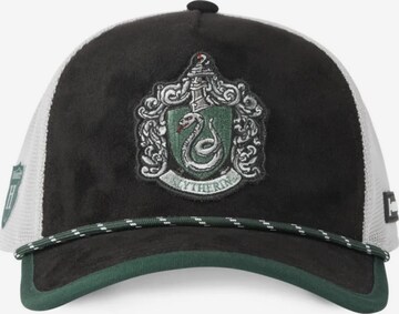 Capslab Czapka z daszkiem 'Gorra capslab negra slytherin hp2 sly trucker cap' w kolorze czarny: przód