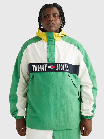 Tommy Jeans Plus Tussenjas 'Chicago' in Groen: voorkant