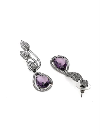 AVANT-GARDE PARIS Ohrringe 'Brigitata' in Lila