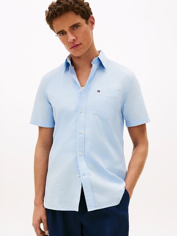 Coupe regular Chemise TOMMY HILFIGER en bleu : devant